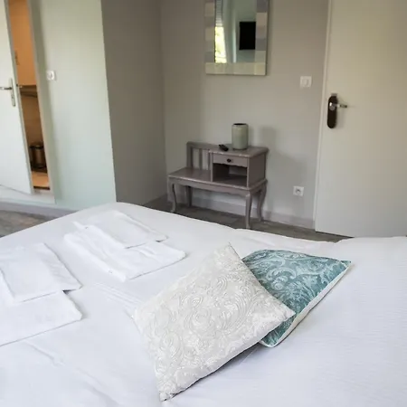 Logis Restaurant Le Relais Fleuri Hotel Vervins