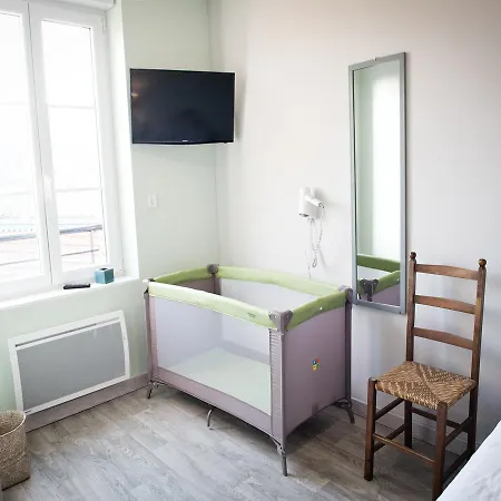 Logis Restaurant Le Relais Fleuri 2*