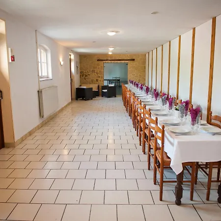 Logis Restaurant Le Relais Fleuri 2*